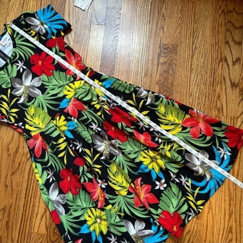 New LuLaRoe Black With Tropical Lily Flowers Amelia Fit Flare Skater Dress Sz M - Picture 11 of 17